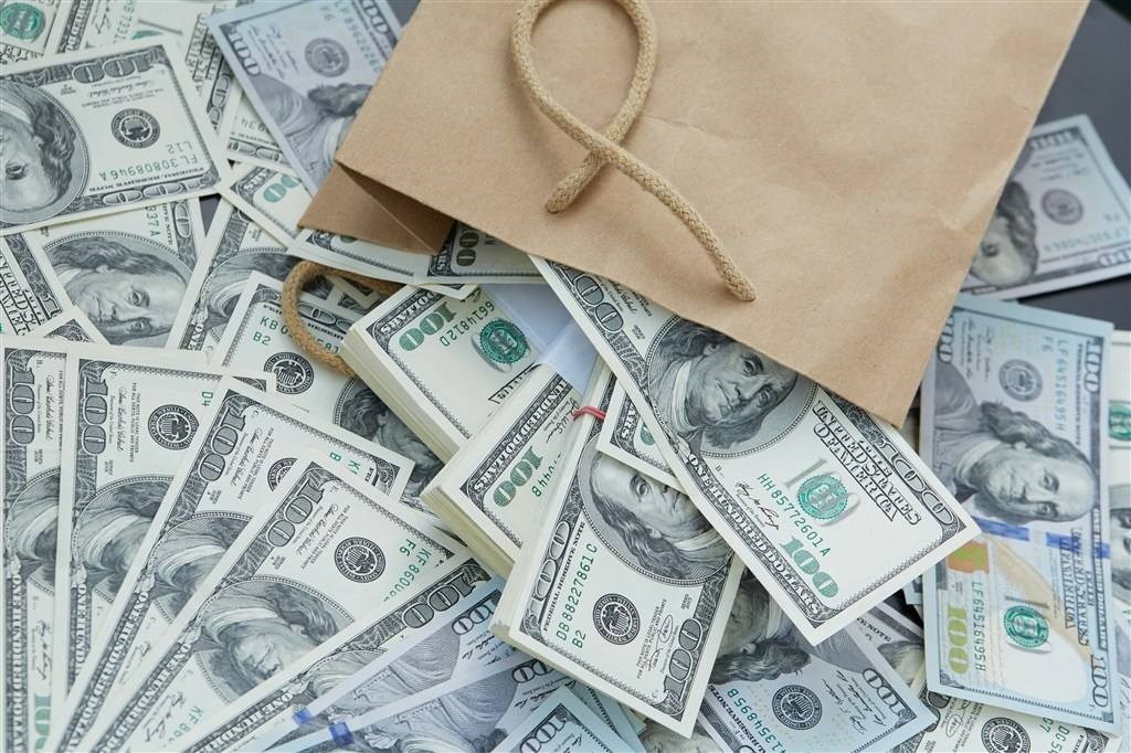 nam-mo-thay-tien-danh-con-gi-giai-ma-chi-tiet-goi-y-con-so-may-man5