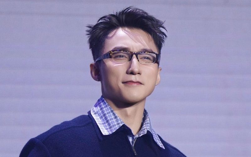 son-tung-mtp-sinh-nam-bao-nhieu-2