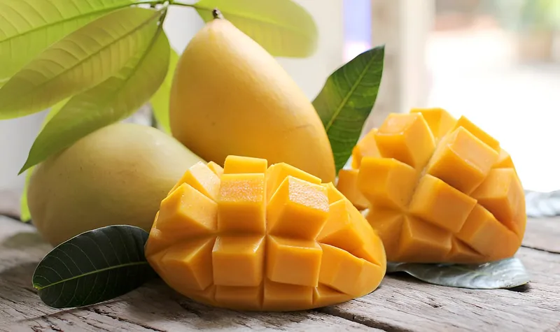 Hàm lượng vitamin C và A dồi dào trong xoài chín giúp tăng cường đề kháng vượt trội.