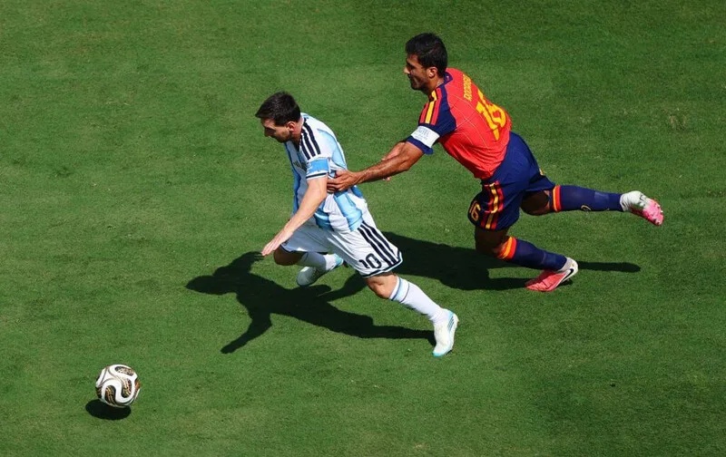 Lionel Messi bị khóa chặt và không thể tạo nên khoảnh khắc quyết định.