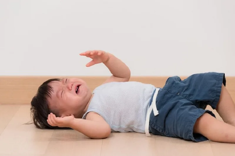 Co giật do sốt có thể xuất hiện ở một số trẻ, nhưng sốt thông thường không đồng nghĩa não đang bị tổn thương.