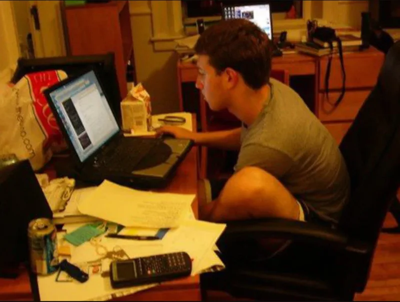 Niềm yêu thích máy tính từ nhỏ tạo nền tảng để Zuckerberg phát triển các phần mềm đầu tiên