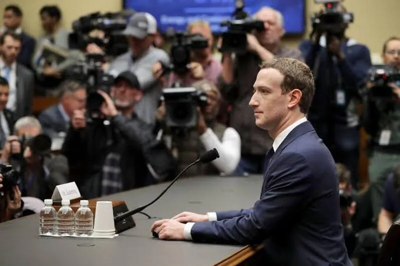 Facebook và Meta nhiều lần đối mặt với tranh luận về dữ liệu, quyền riêng tư, thuật toán và nội dung sai lệch