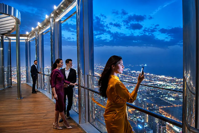 Bên trong Burj Khalifa có khách sạn, căn hộ, văn phòng, nhà hàng và nhiều tầng quan sát dành cho du khách